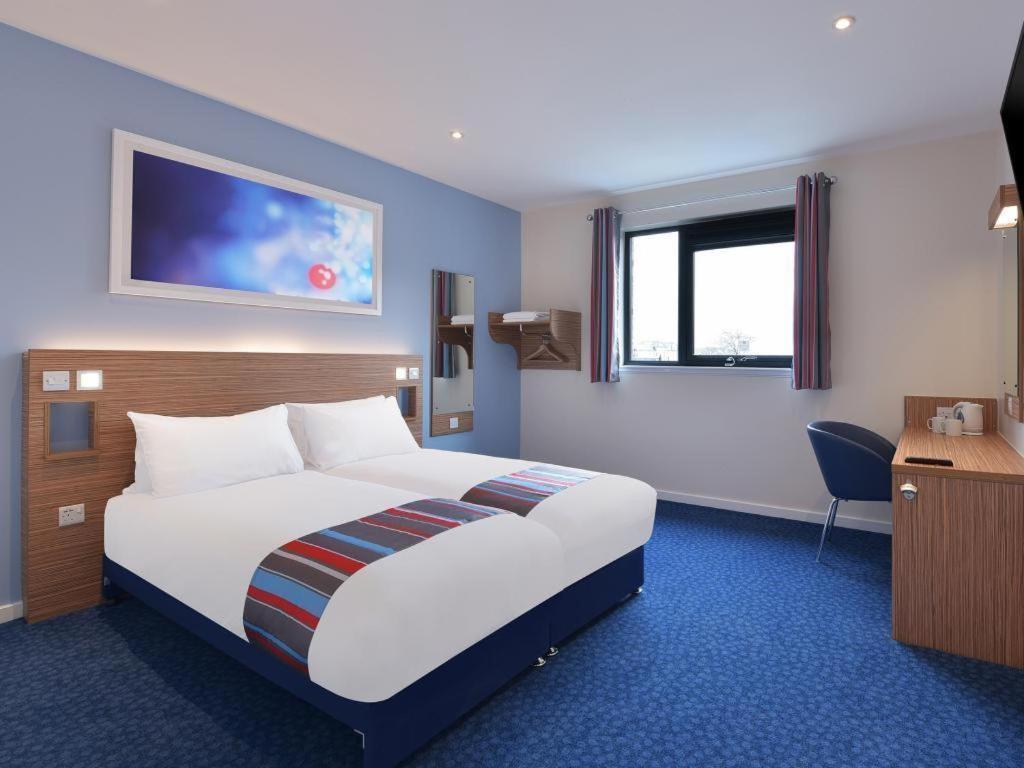 Travelodge London Wembley Exterior photo
