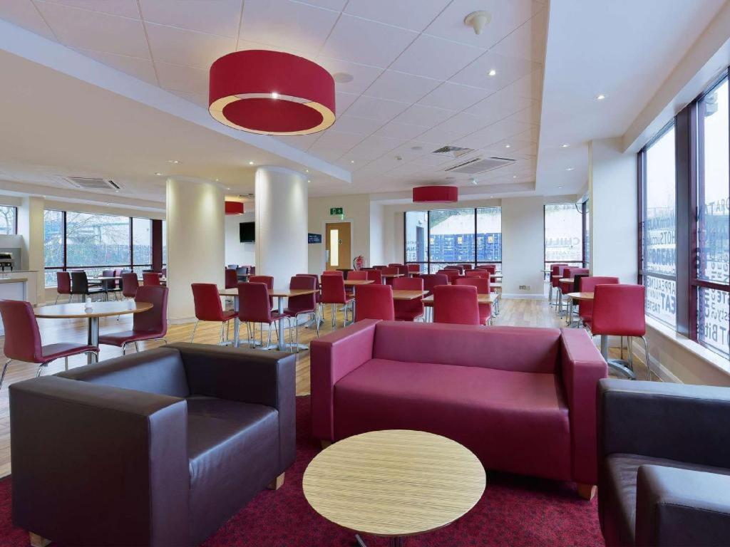 Travelodge London Wembley Exterior photo