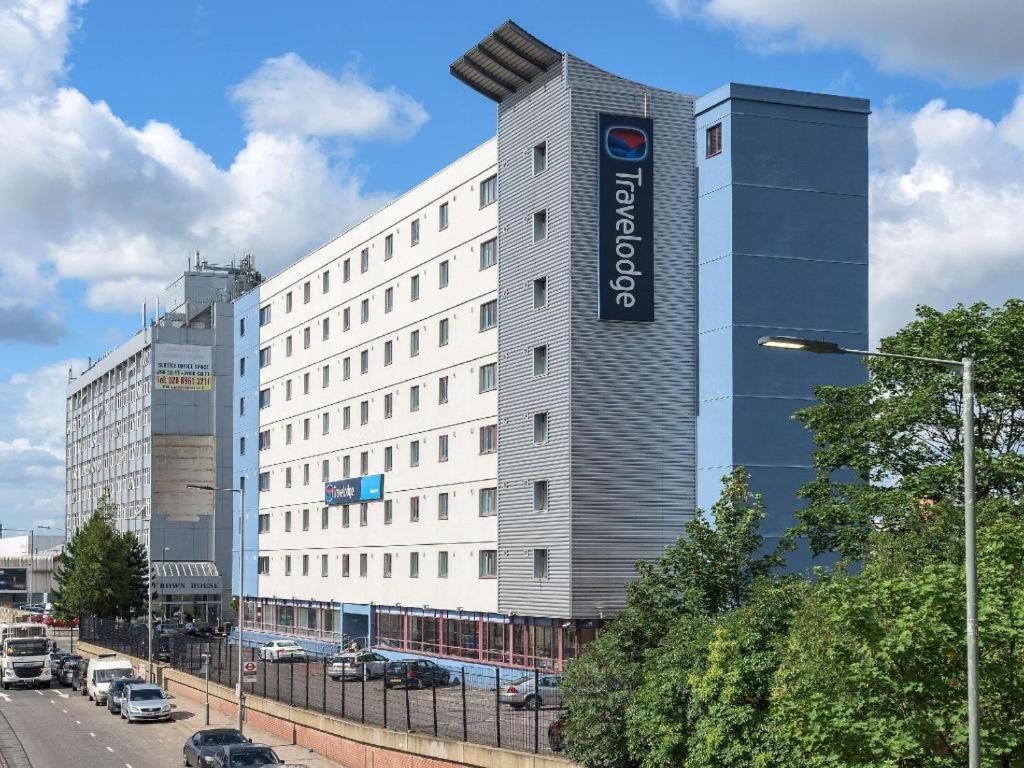 Travelodge London Wembley Exterior photo