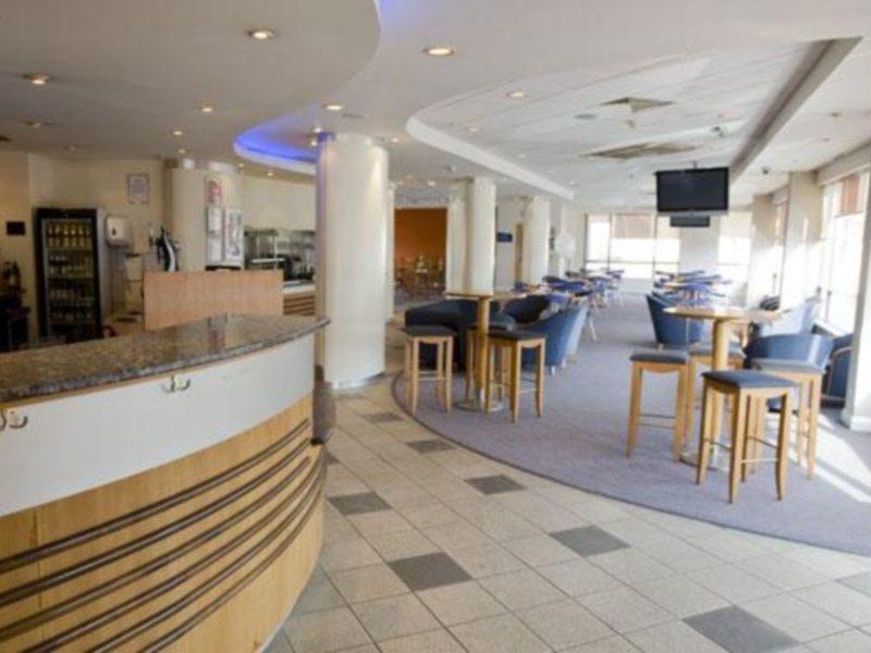 Travelodge London Wembley Exterior photo