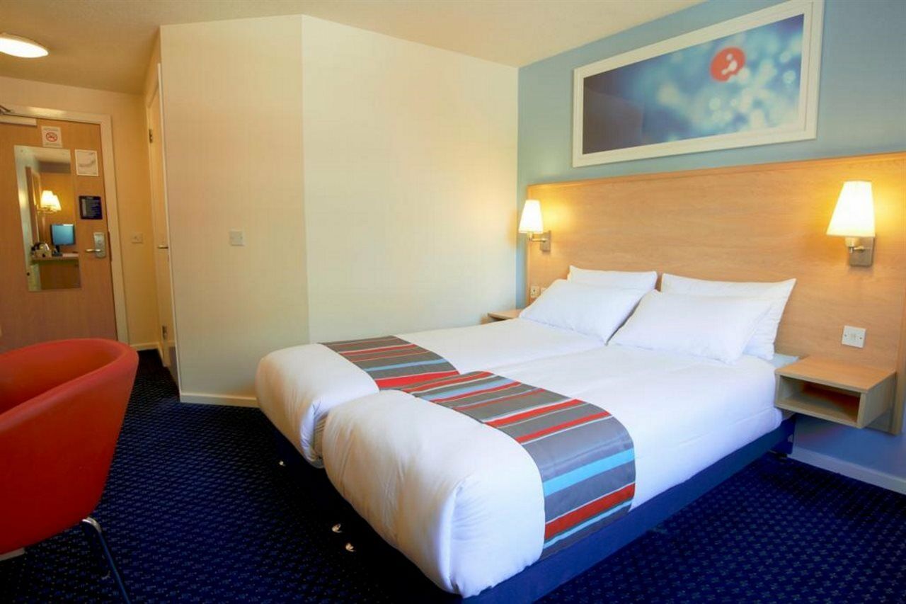 Travelodge London Wembley Exterior photo